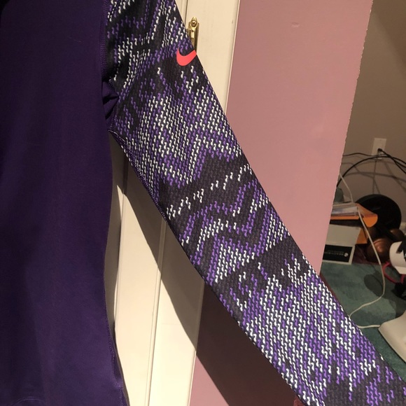 Women’s Nike quarter zip (dri-fit) - Picture 5 of 8